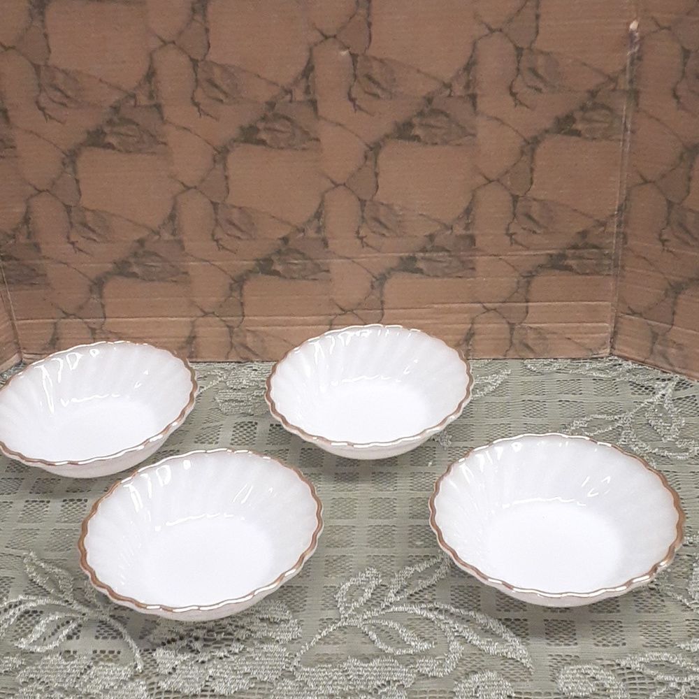 4-pc.Fire King Suburbia Anchor Hocking 4 3/4" milk glass berry bowls